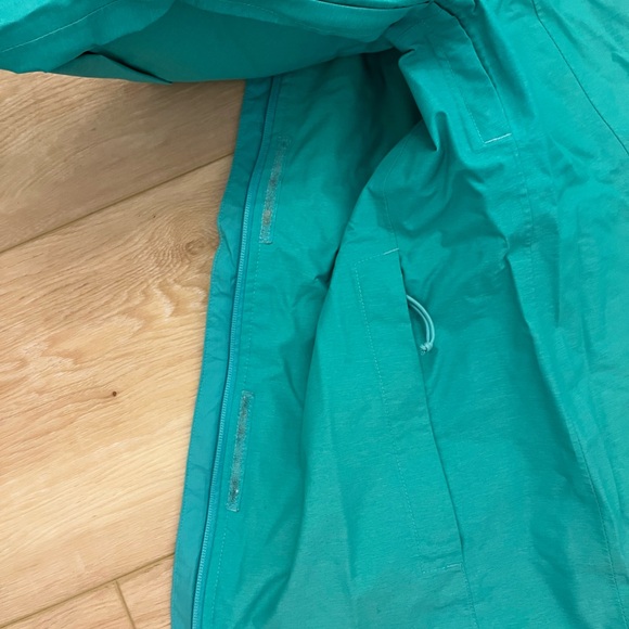 The North Face Women's Aqua Hooded Rain Jacket - Picture 7 of 9